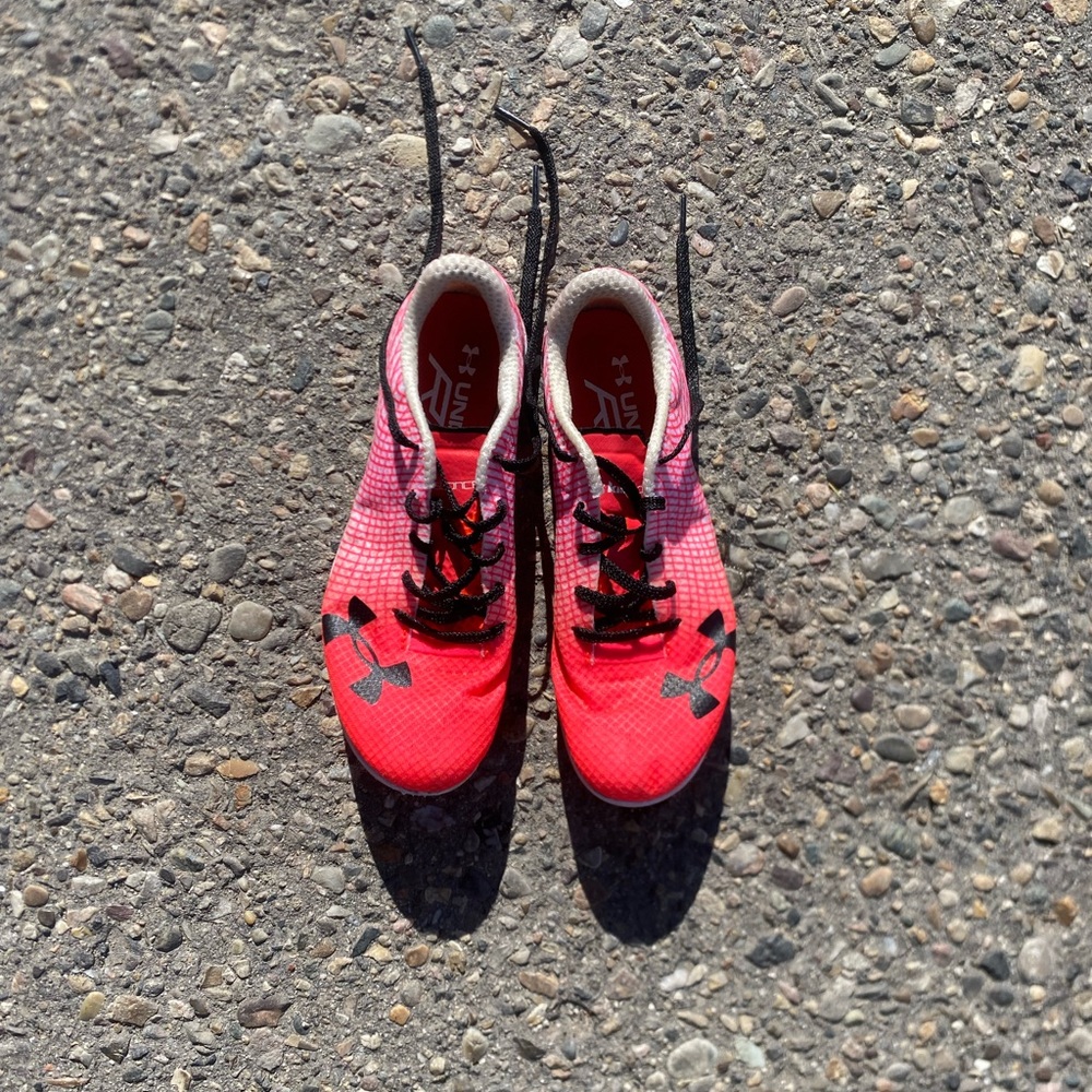 girls under armour spikes for track